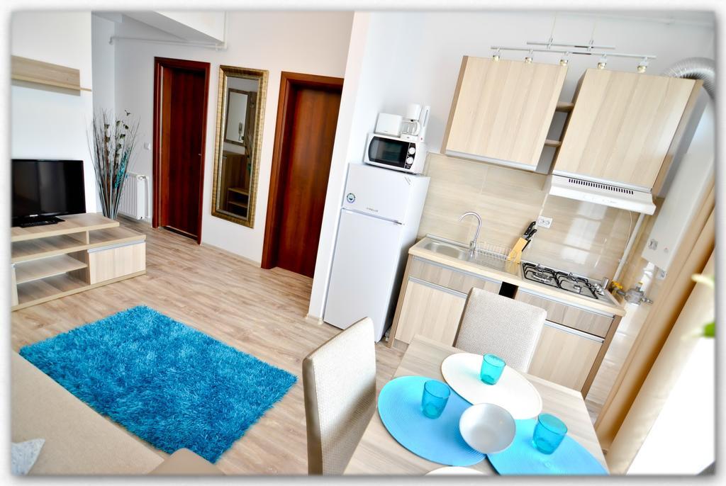 Summerland Luxury Studios By The Sea Mamaia Room photo